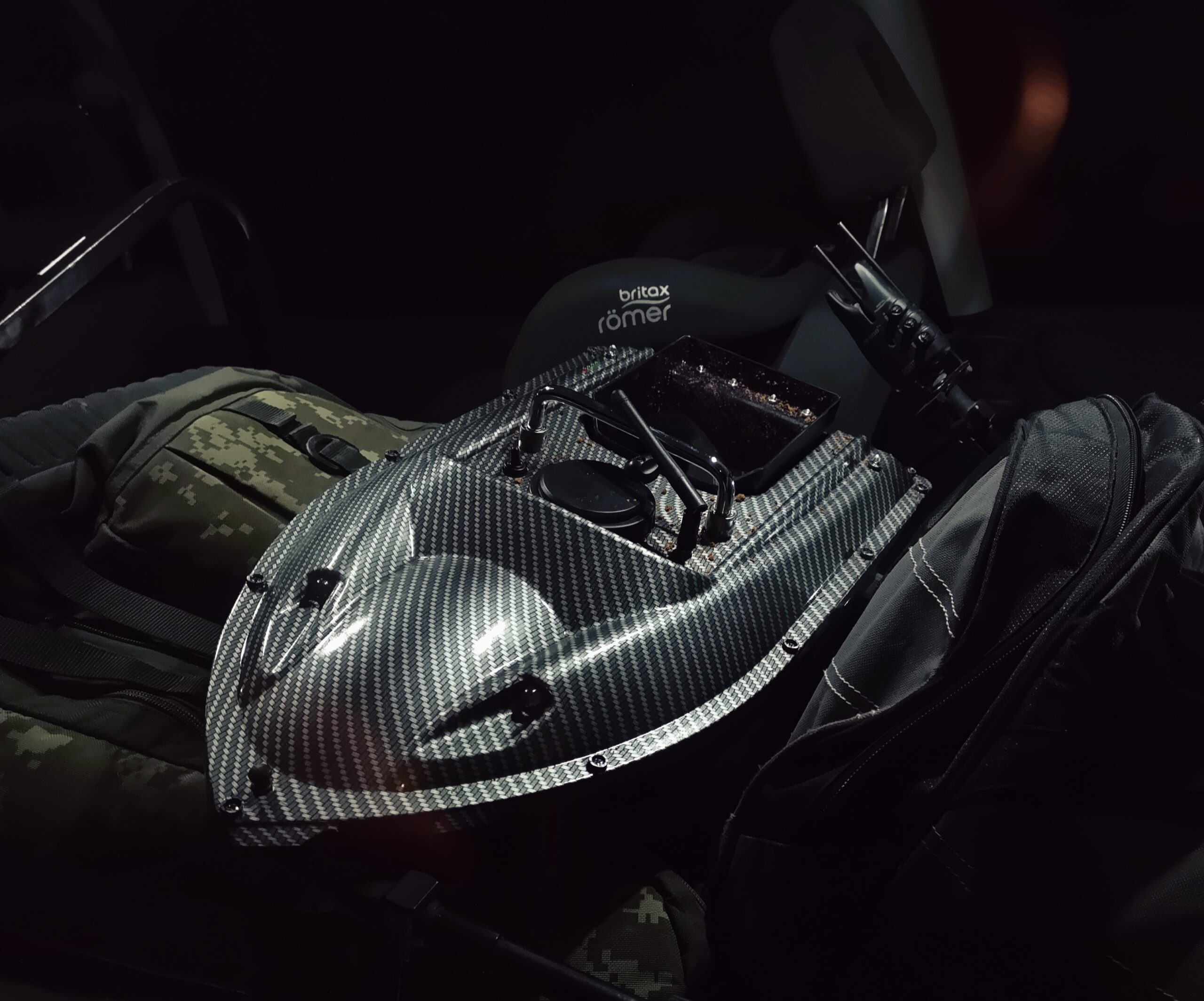 Zavážecí lodička Carbon